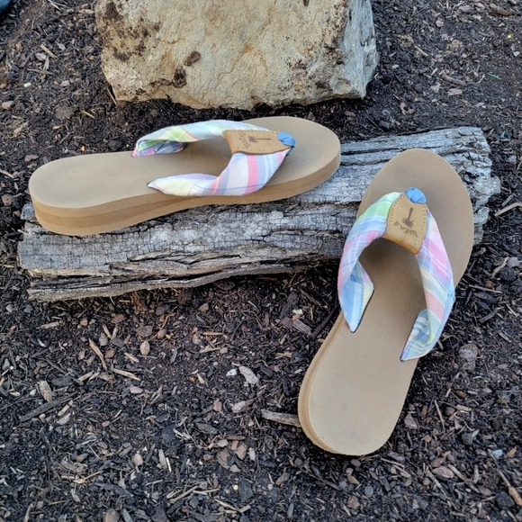 ELIZA B. ♡ Super-Sweet 'n Cute Pastel Plaid 'n Leather Flip Flop Thong Sandals 5 - Picture 8 of 17